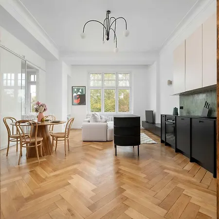 Elegant And Bright Plac Staszica Perfect For Remote Work By Renters Prestige Wrocław